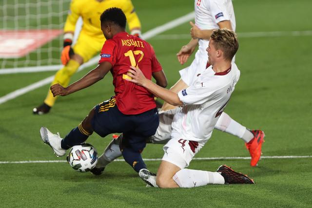 东契奇47+12独行侠终结火箭11连胜 公牛克狼队